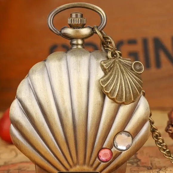 🎁 🧜🏽‍♀️ Antique style Mermaid Shell Pocket Watch w/ Chain (New) - Picture 4 of 5